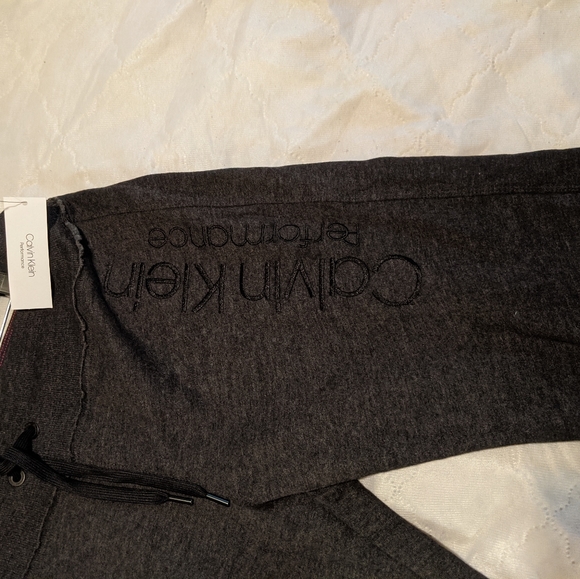 NWT Calvin Klein Set - Picture 10 of 11